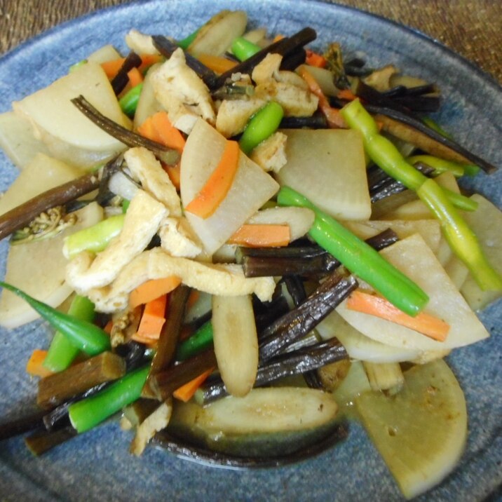 わらびとゴボウとインゲンの根菜炒め煮